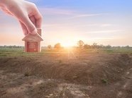 Семьям предложили выдавать бесплатные участки после 10 лет брака