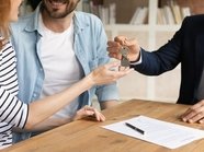 Цены на услуги риелторов назвали высокими более 60% россиян