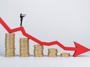 Объём инвестиций в недвижимость за год сократился на треть