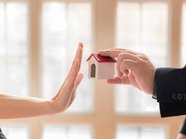 Банки отклоняют две трети заявок на ипотечные кредиты