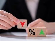 Эксперты объяснили, почему банки замедлили снижение ставок по рыночной ипотеке