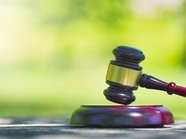 Управляющая компания оплатит лечение женщине, упавшей на льду Управляющая компания оплатит лечение женщине, упавшей на льду