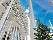 На месте Бадаевского завода построили первый дом на сваях