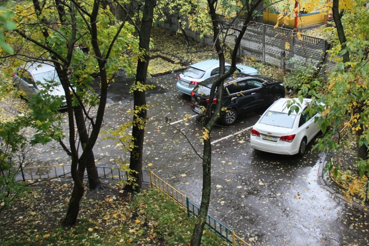 В Москве могут запретить парковаться во дворах