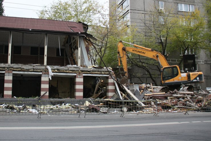 В центре Нижнего Новгорода демонтируют два десятка старых домов