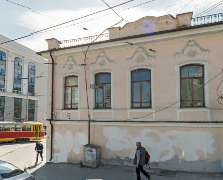 В Екатеринбурге за сотни миллионов рублей продаются старинные особняки