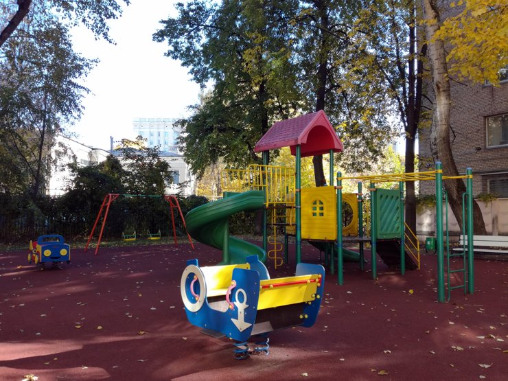 В Кузбассе власти благоустроили двор лишь на несколько часов