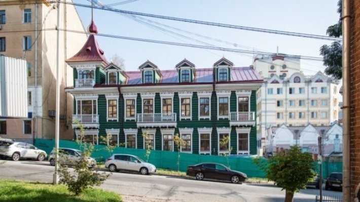 Житель Хабаровска за свой счет спасает исторические здания