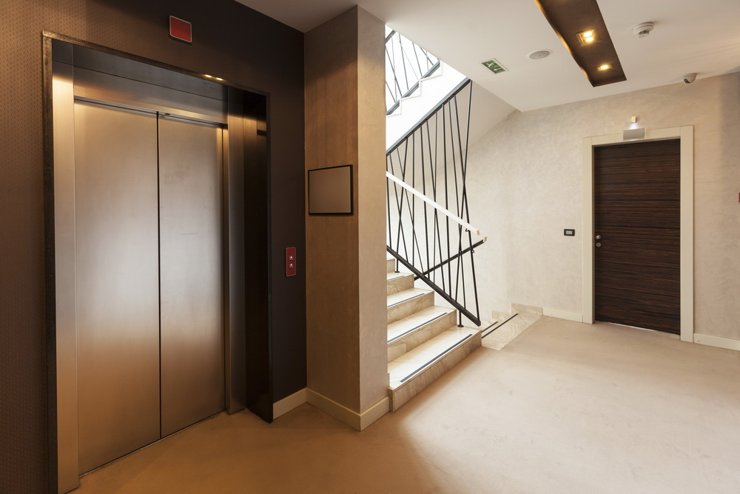 Минпромторг поддержал предложение о замене старых лифтов