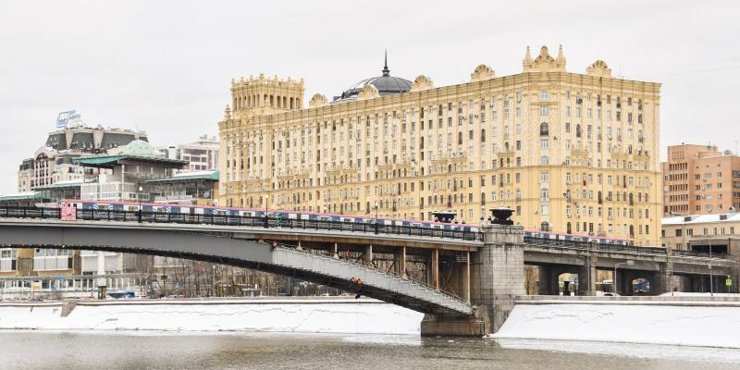 «Сталинку» на Смоленской набережной признали памятником архитектуры