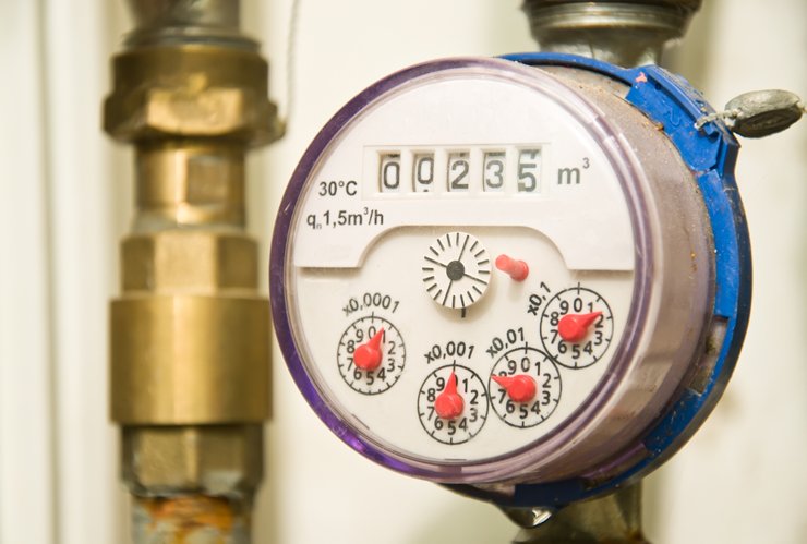 Москвичей научили правильно поверять счетчики