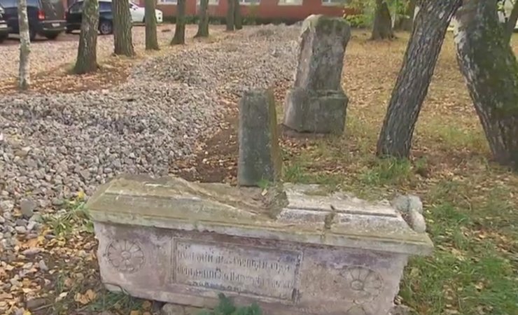 Жители Подмосковья защищают от сноса деревенское кладбище
