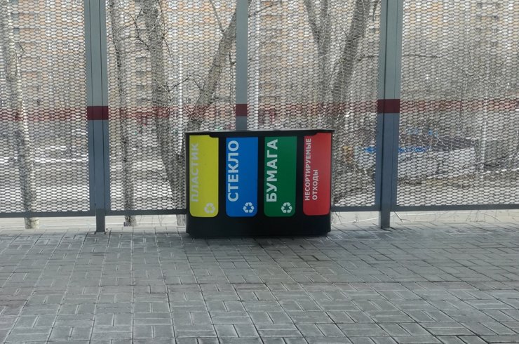 В Челябинске убирают контейнеры для раздельного сбора мусора