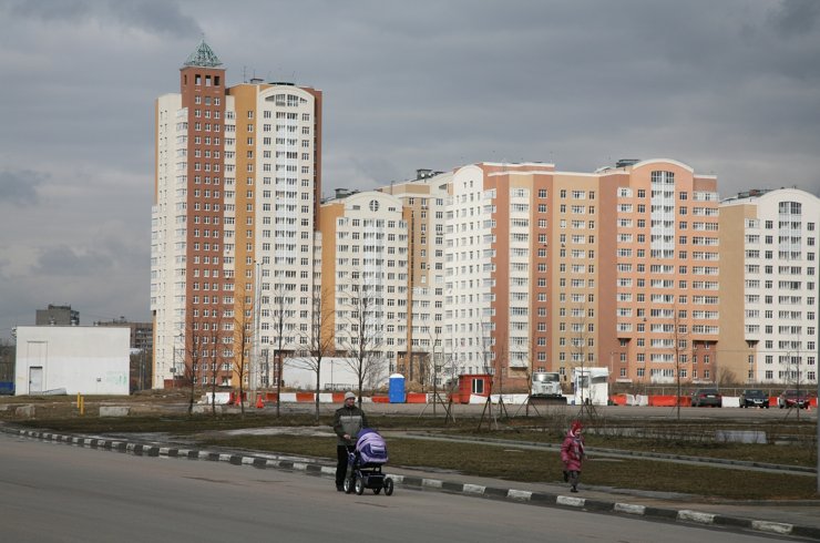 Россияне хотят видеть на первых этажах домов продуктовые магазины и аптеки