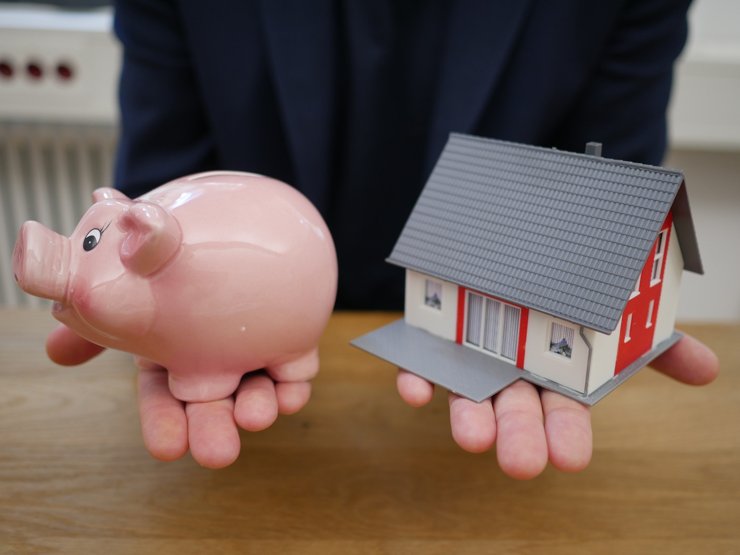 Как сохранить деньги: депозит или недвижимость?