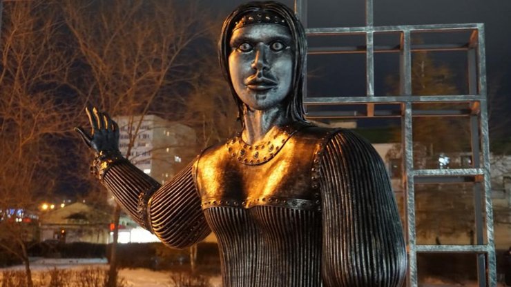Пугающую скульптуру «Аленки» в Нововоронеже могут снести