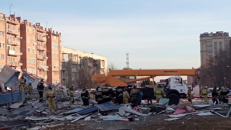 Во Владикавказе взрывом разрушено здание супермаркета