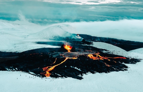 В Исландии продают землю у подножия действующего вулкана