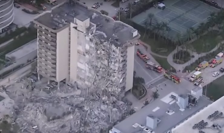 В США обрушился 12-этажный жилой дом