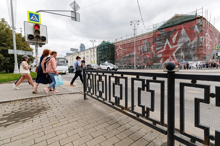 Мэрия Екатеринбурге огласила список улиц, с которых исчезнут лишние ограждения