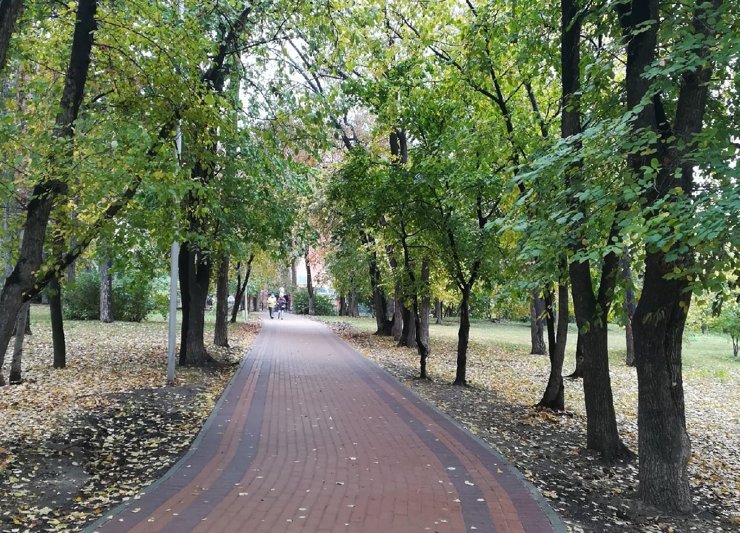 В Новосибирске благоустроили сквер у станции метро «Октябрьская»