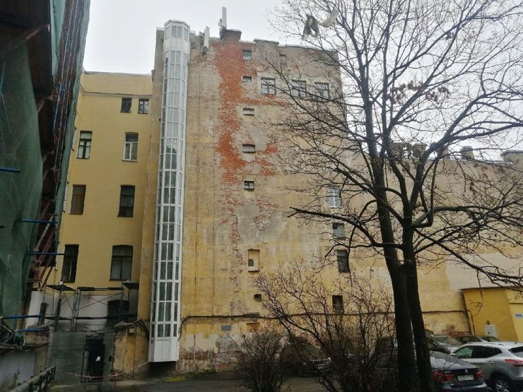 В Санкт-Петербурге не могут отремонтировать жилой дом из-за соседнего бизнес-центра