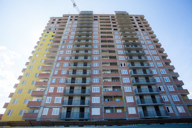 Стало известно, сколько лет семье из Новосибирской области нужно копить на квартиру