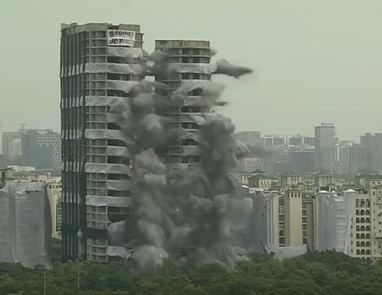 В Индии снесли два небоскреба-самостроя