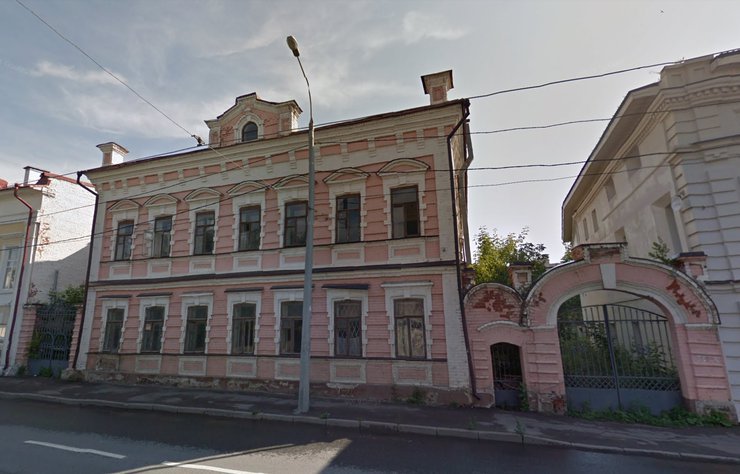 В Казани за 76 млн рублей продают здание Татарской учительской школы