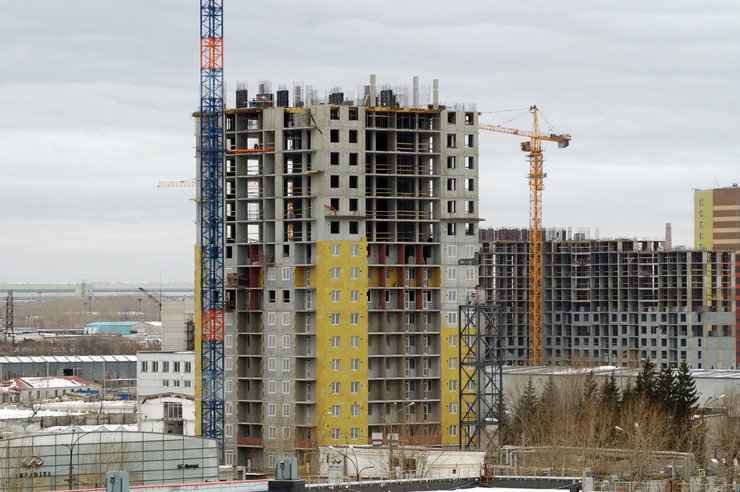 Продажи «первички» в Екатеринбурге за месяц сократились на треть