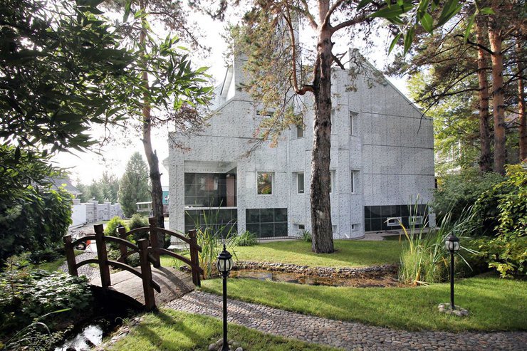 Коттедж в Заельцовском парке продают за 110 млн рублей