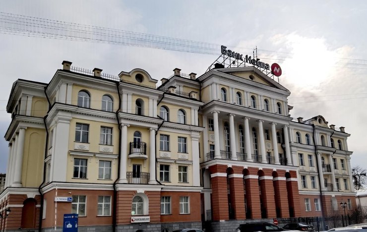 В Екатеринбурге за 275 млн рублей продают здание банка «Нейва»
