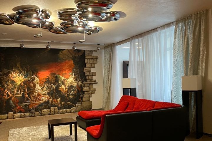 В Екатеринбурге продают квартиру с картиной «Последний день Помпеи» во всю стену