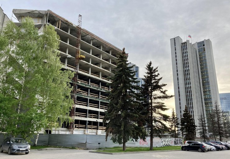 Недострой на Октябрьской площади в Екатеринбурге снова ждет экспертиза