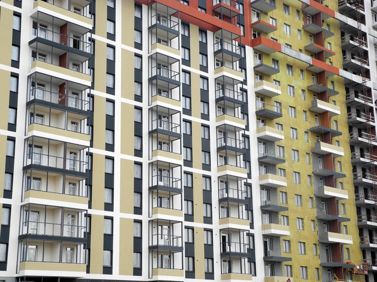 В Екатеринбурге средняя цена «квадрата» на «вторичке» преодолела отметку в 102 тыс. рублей