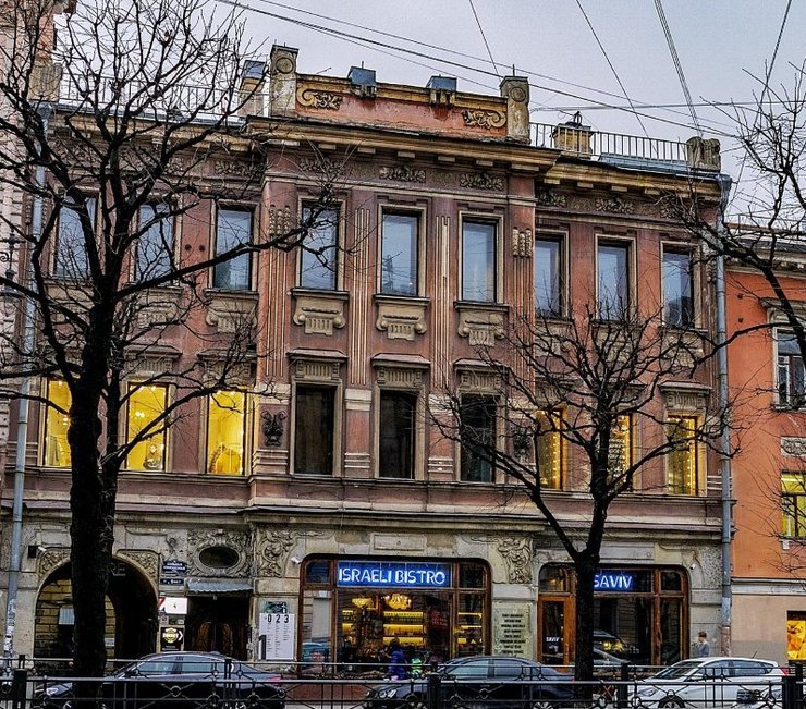 В Петербурге за 1,2 млрд рублей продают дом Слепцова на Большой Конюшенной