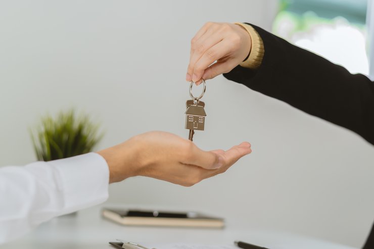 Путин поручил найти средства на жилищные сертификаты для ученых