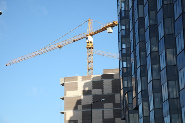 Названы города с наибольшей долей непроданных новостроек