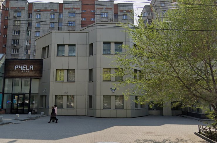 Офисник с арендаторами возле новосибирского ЦУМа выставили на продажу