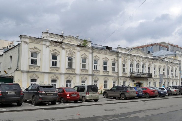 В Екатеринбурге одобрили точечную застройку во дворе особняка за мэрией
