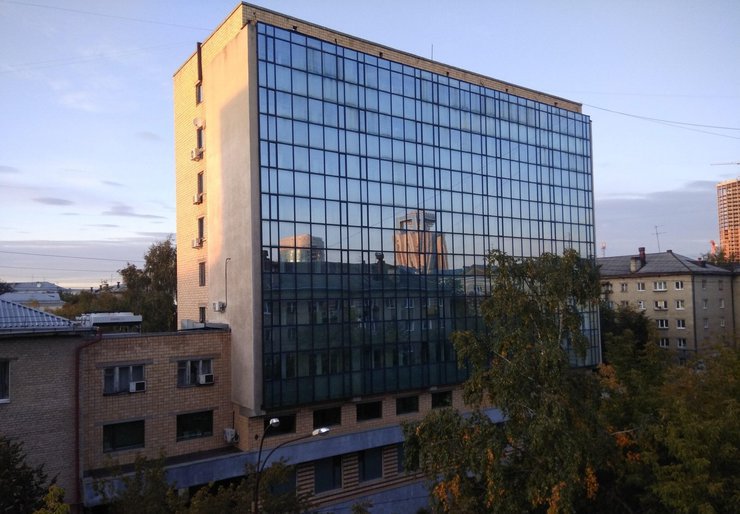 В Екатеринбурге с торгов продадут бывший офис Уралтрансбанка