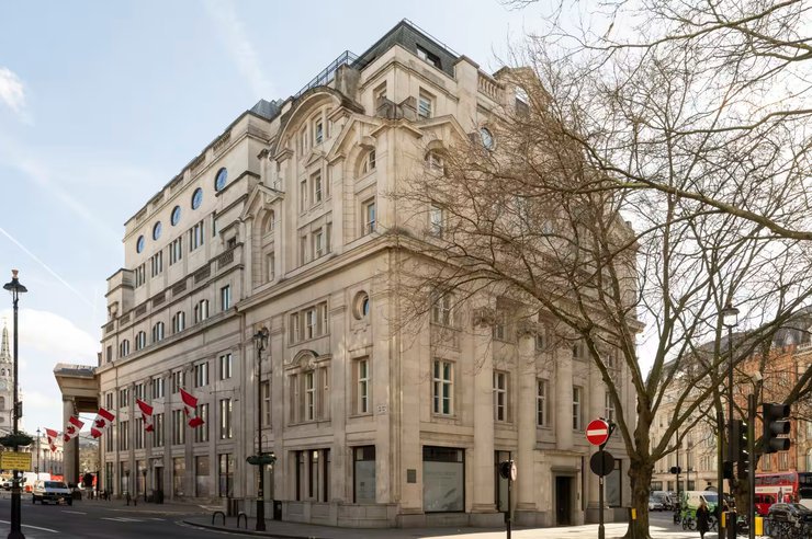 В Лондоне продали пентхаус с окнами-иллюминаторами в бывшей штаб-квартире «Титаника»