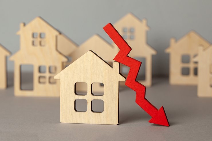 Продажи жилья за месяц снизились почти на 40%