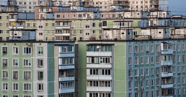 Вторичное жильё подешевело сразу в трети регионов