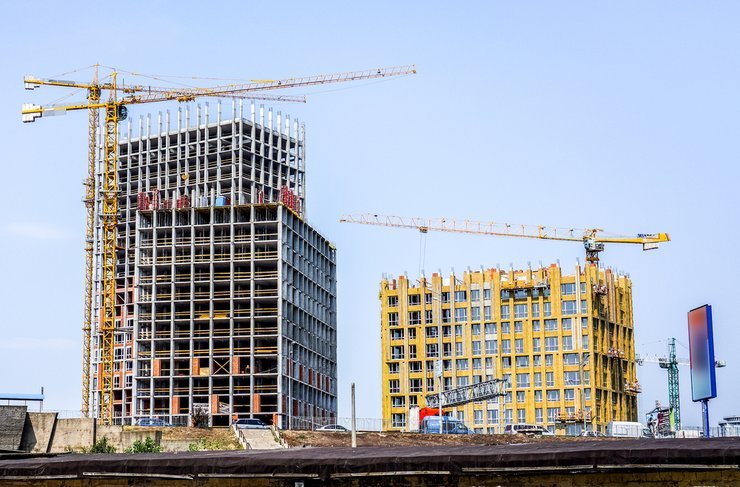 Девелоперы не выводят в продажу 26 млн кв. м строящегося жилья