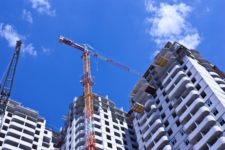 Продажи застройщиков за год снизились на 5%