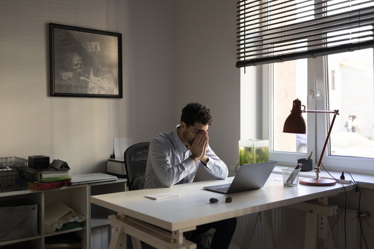 Нервы на пределе, а покупателей нет? Что такое выгорание продавца Нервы на пределе, а покупателей нет? Что такое выгорание продавца