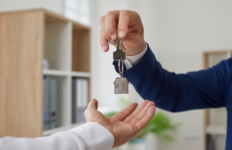 Доля покупателей новостроек младше 35 лет снизилась до 26%