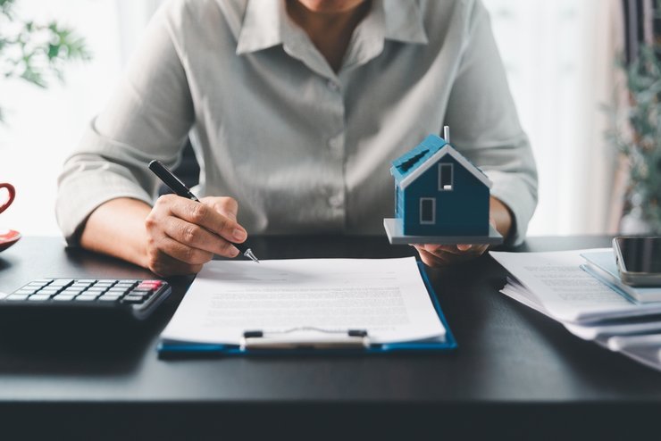 Нотариально заверенные сделки с недвижимостью предложили сделать невозвратными Нотариально заверенные сделки с недвижимостью предложили сделать невозвратными