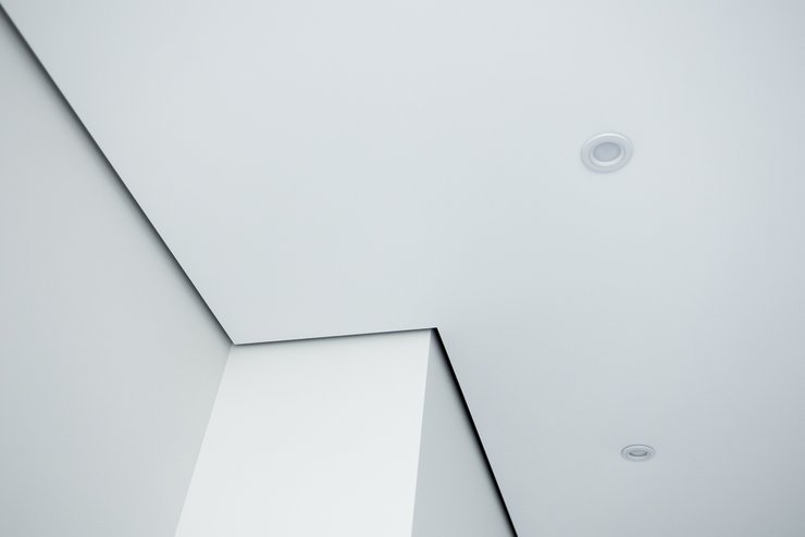 Натяжные потолки: виды, преимущества и особенности установки